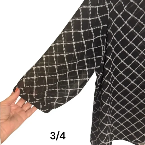 Old Navy Black/White V-Neck Blouse  XLARGE   #X - Picture 3 of 7